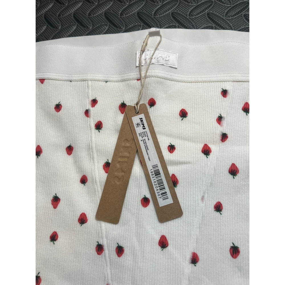 NWT Skims Cotton Ribbed Boxers Strawberry Print White Womens Size Medium - Picture 3 of 8